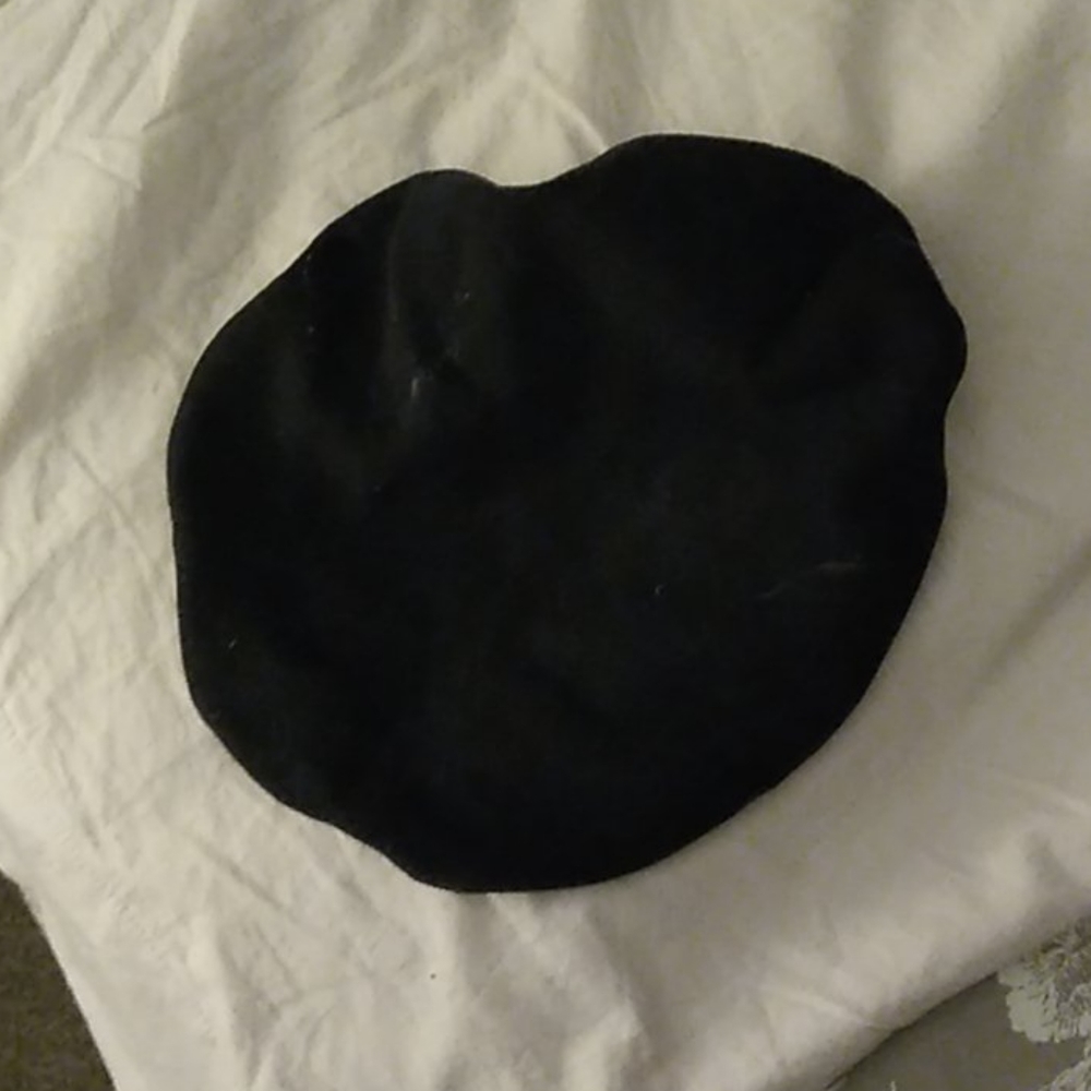Beret ONLY AVAILABLE UNTIL THE 20TH